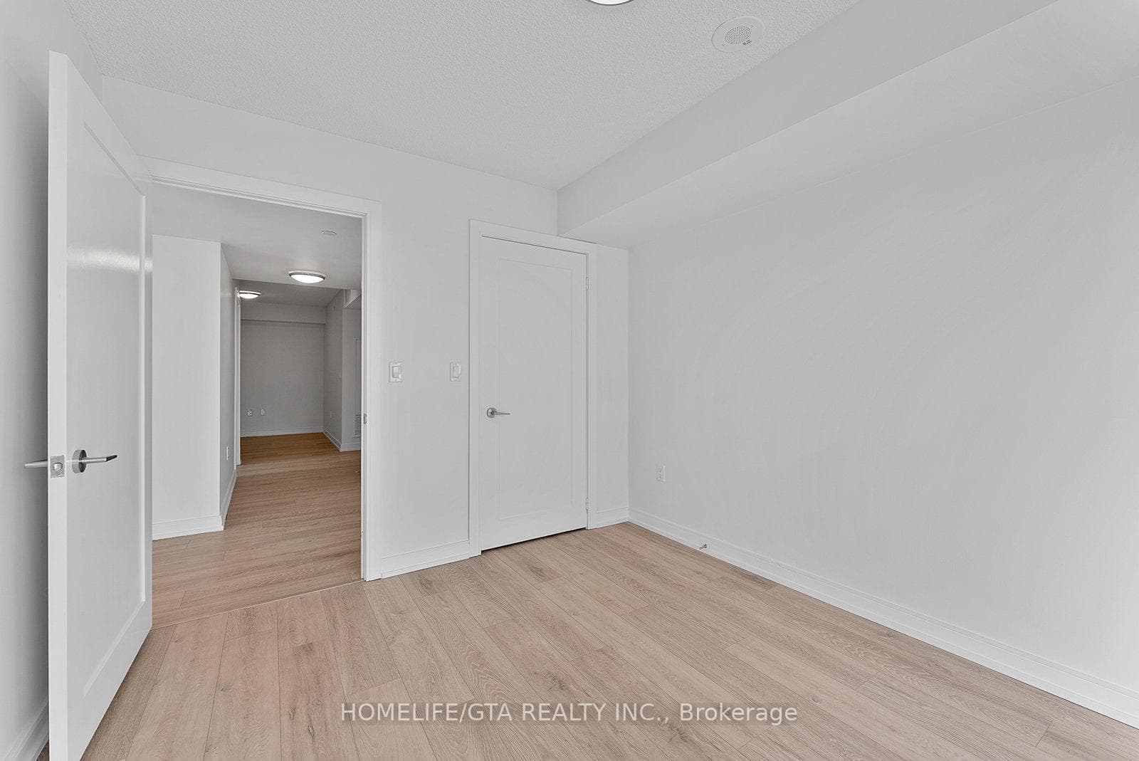 225 Village Green Square Unit 907 photo 24