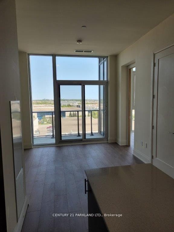 9000 JANE Street Unit 616 photo 4
