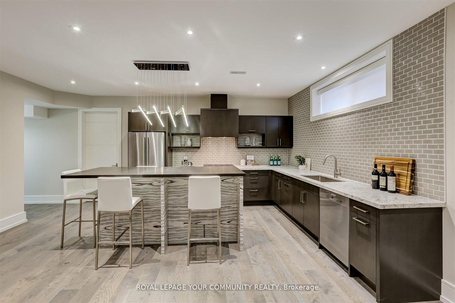 140 East Humber Drive photo 23
