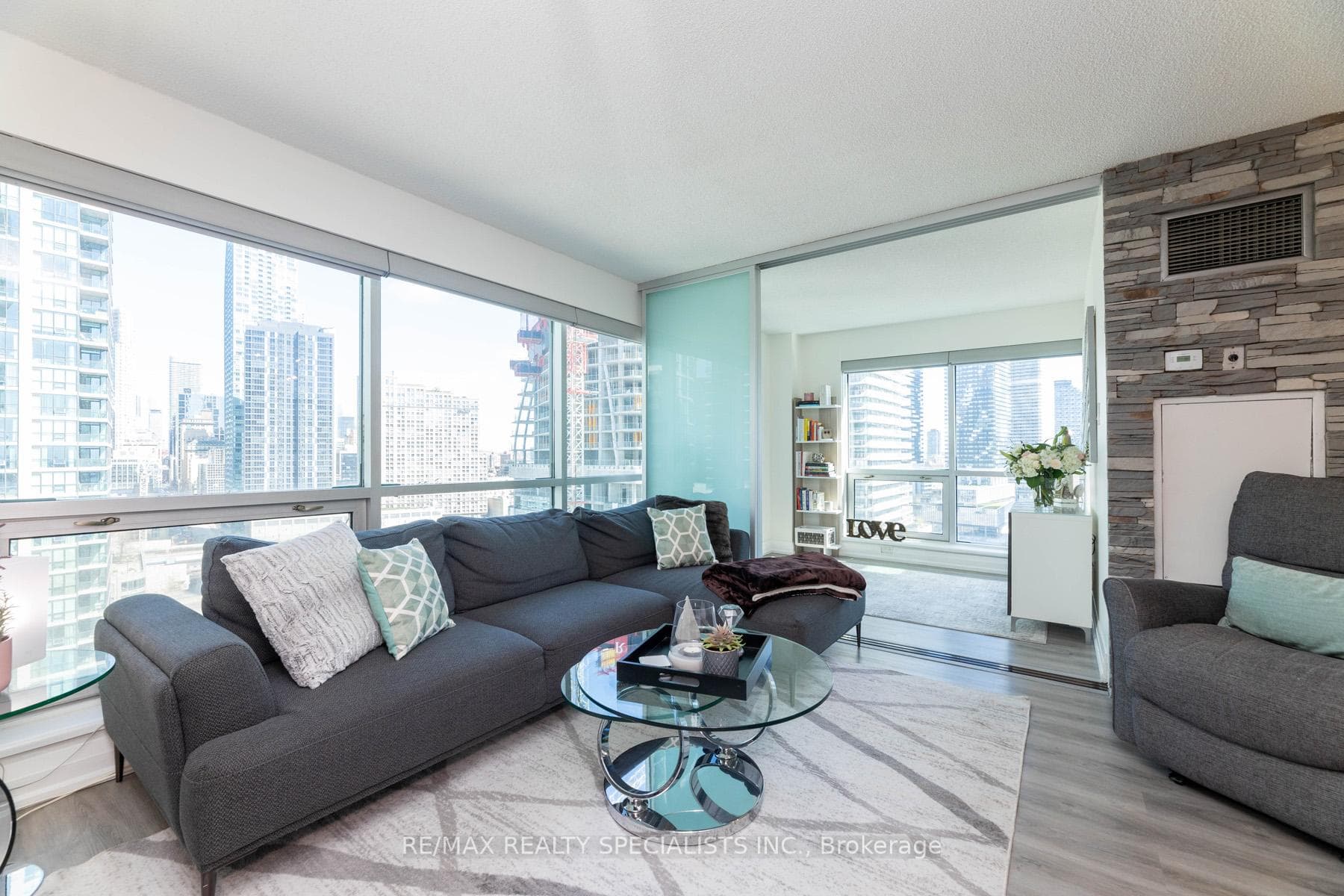 10 YONGE Street Unit 1807 photo 21