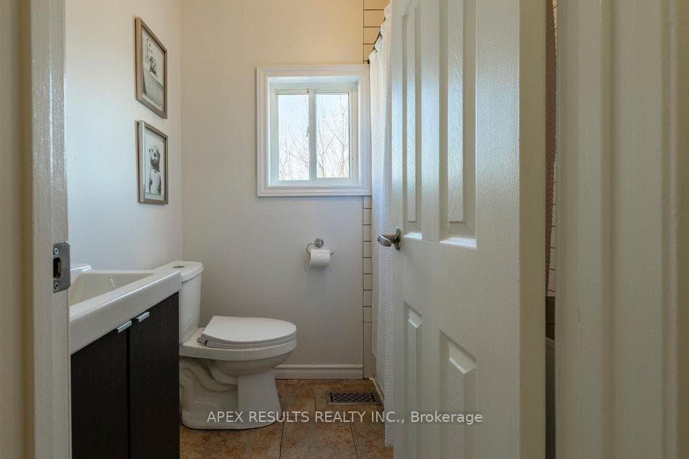 536 James Street photo 21