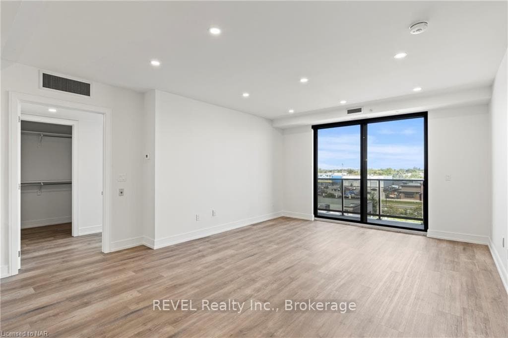 300 FOURTH Avenue Unit 401 photo 8