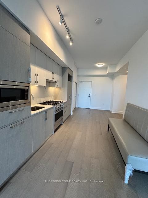 8 Manor Road Unit 905 photo 2