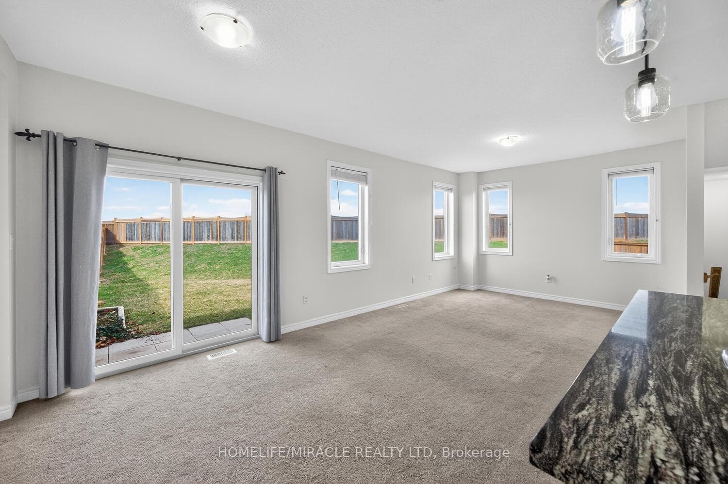 23 Pinot Crescent photo 13