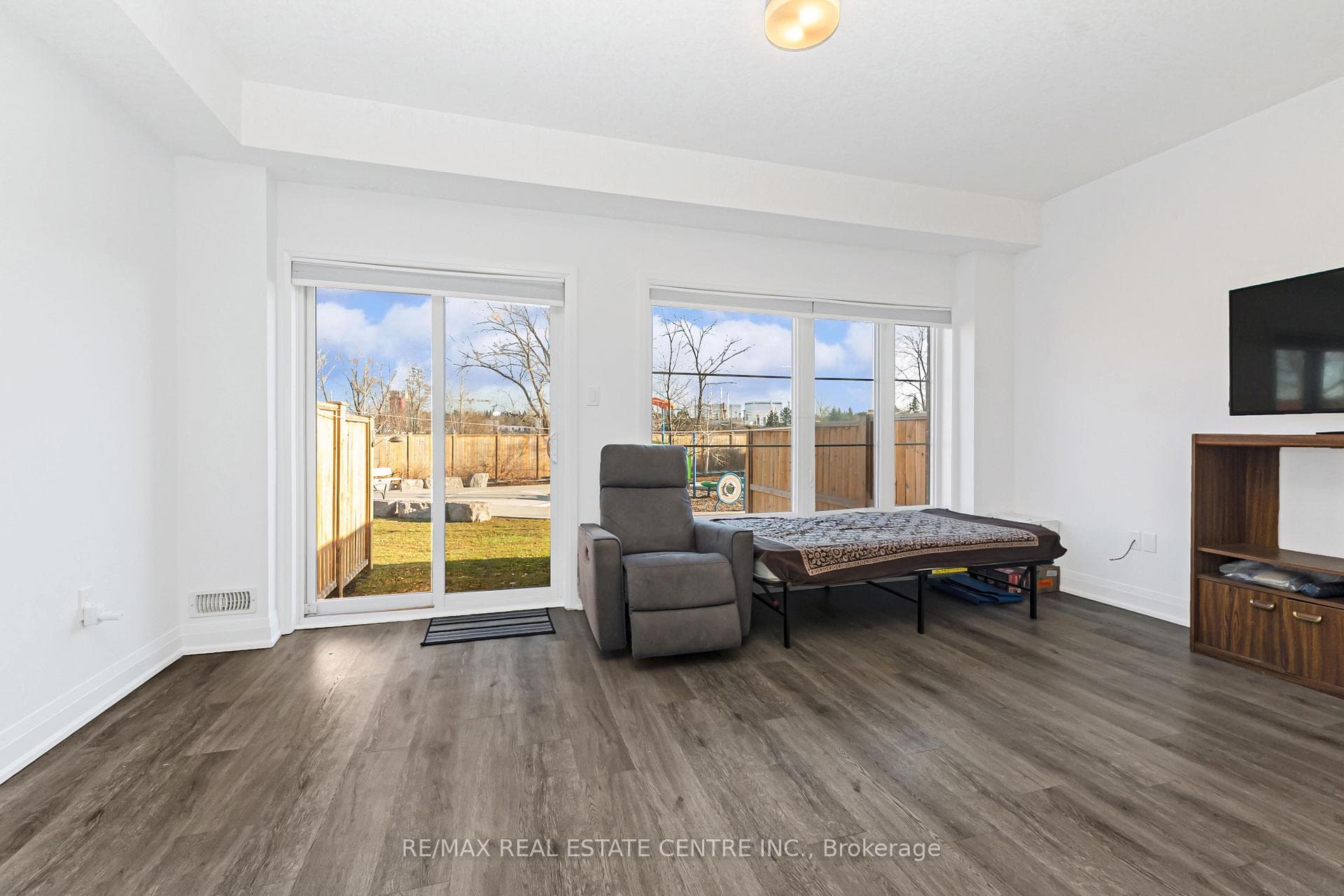33 Steele Crescent photo 17