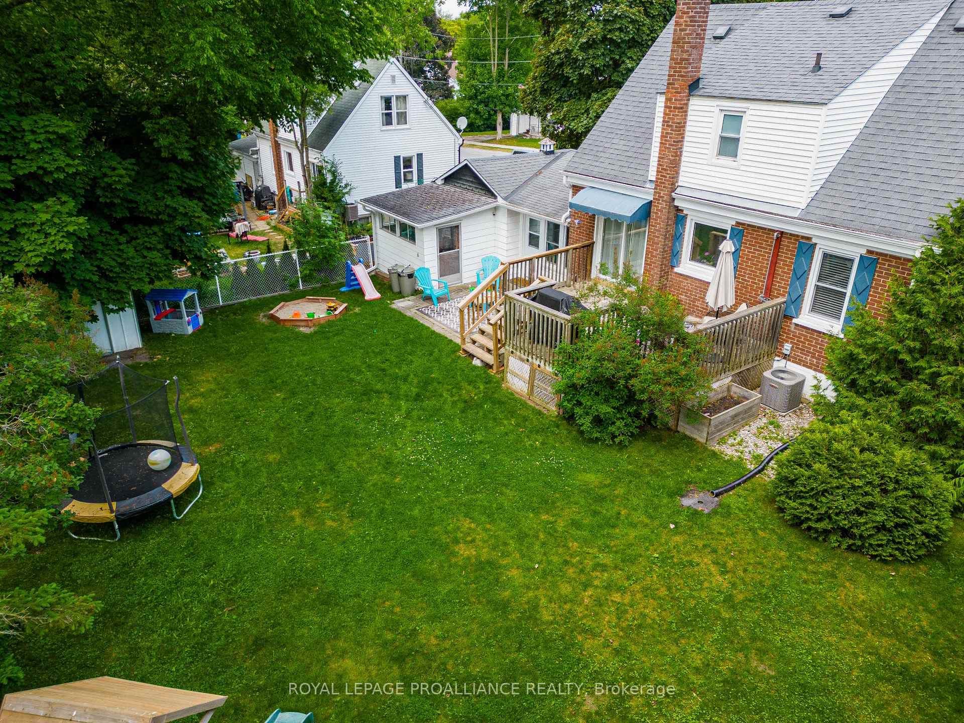 32 Fairway Avenue photo 4
