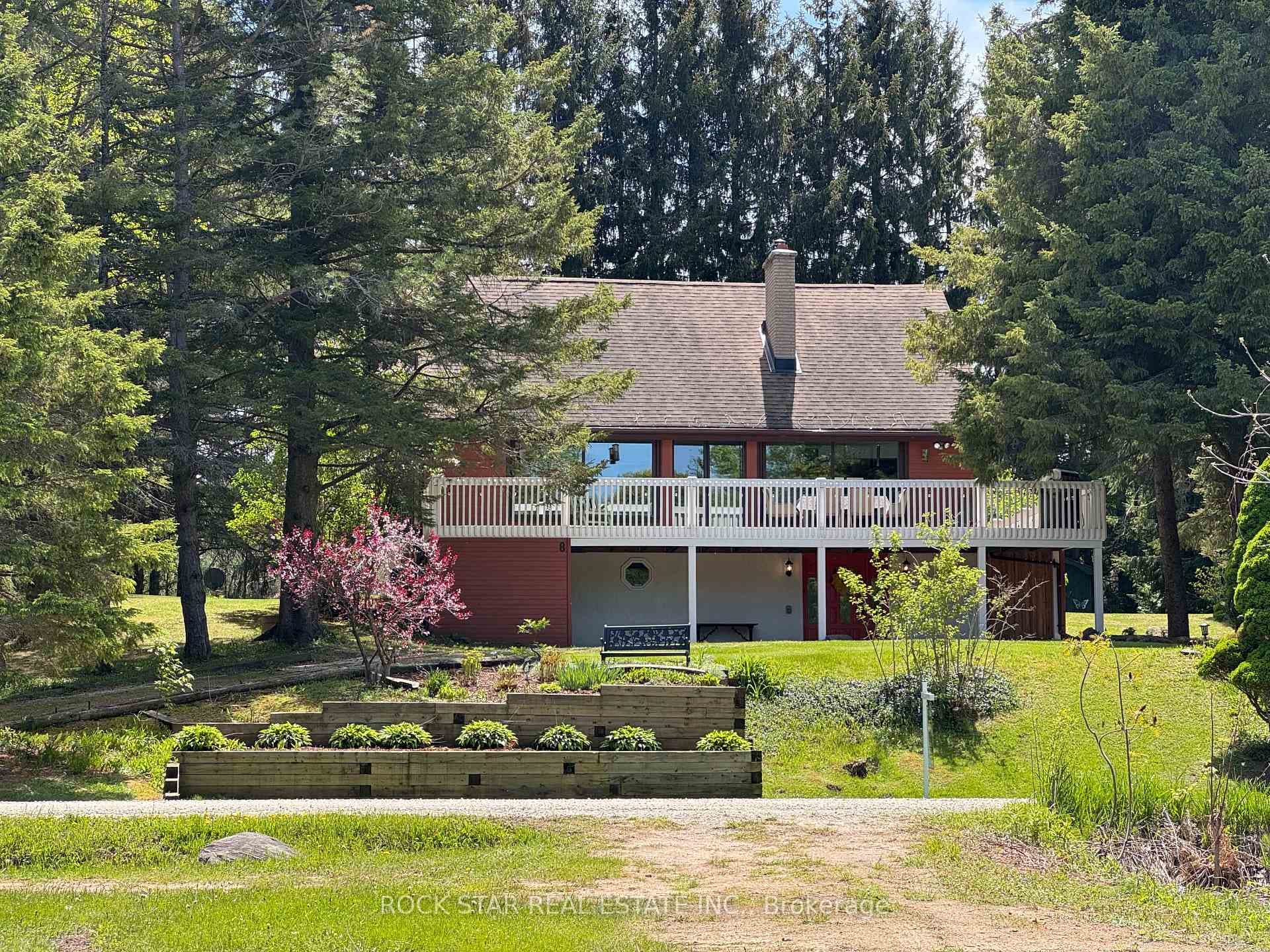 8 Pine River Crescent photo 1
