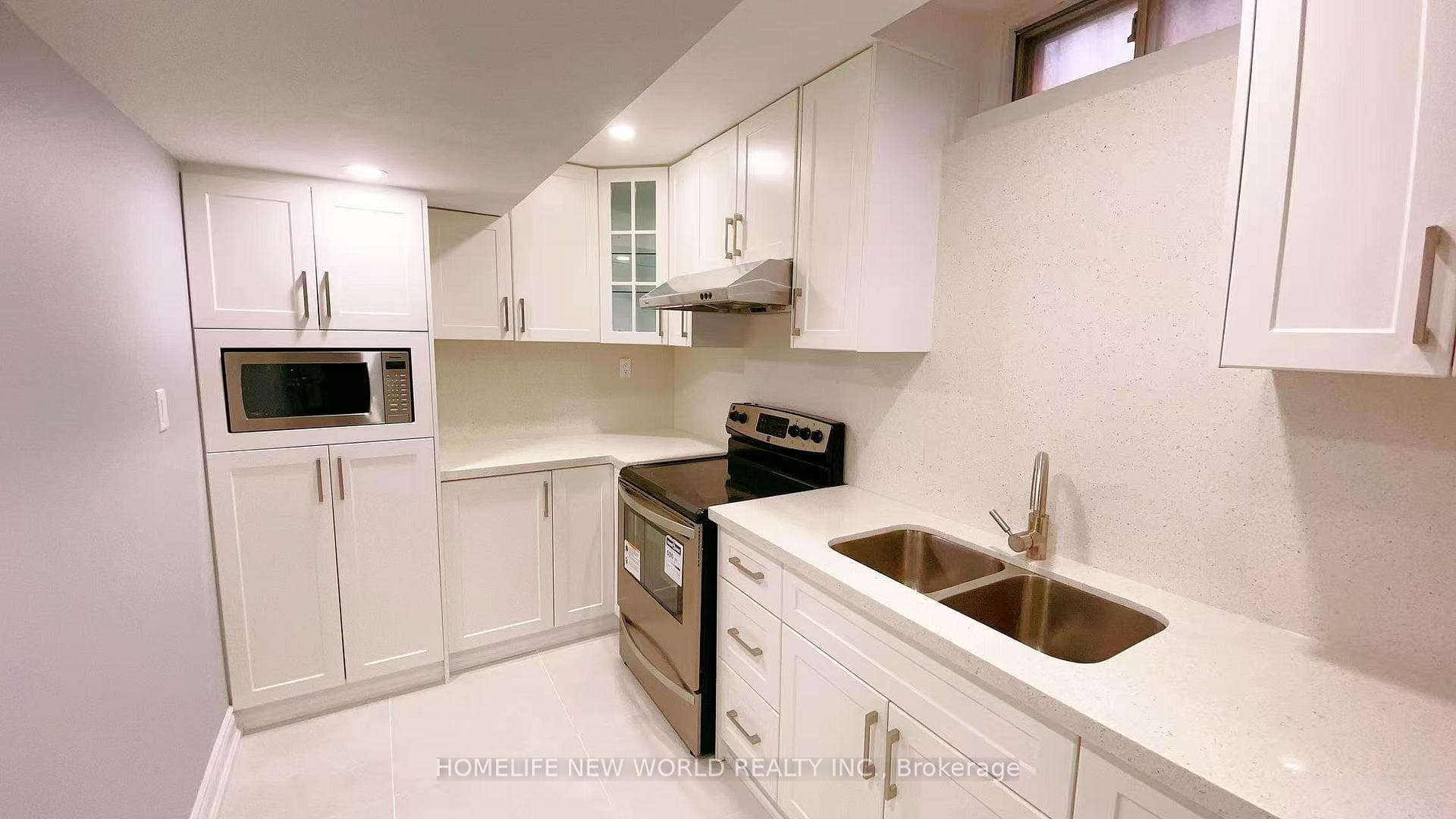 Bsmt 4 Woodstone Avenue photo 5