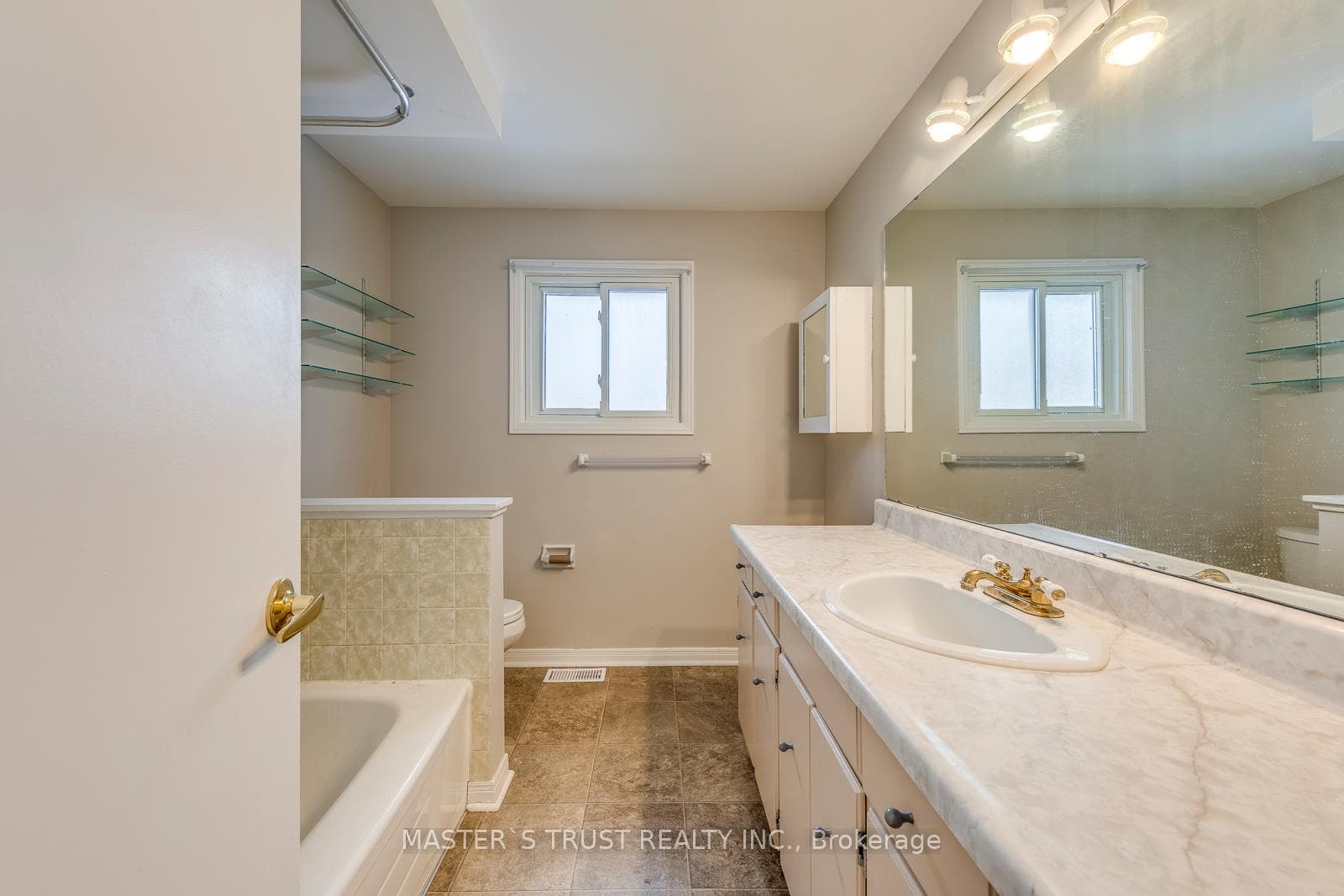 9 Bayshore Crescent photo 30