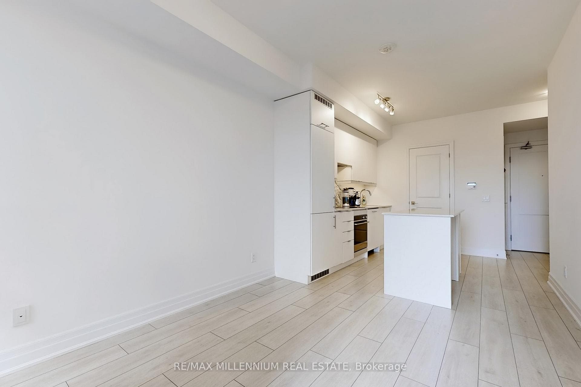 30 Elm Drive Unit 807 photo 13