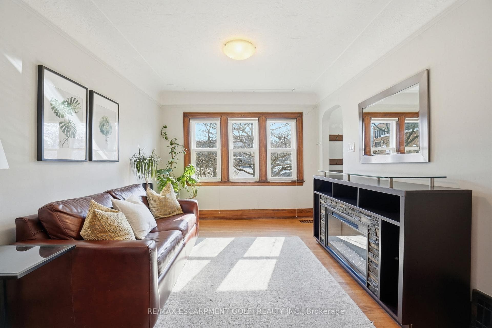 256 Stanley Avenue photo 3