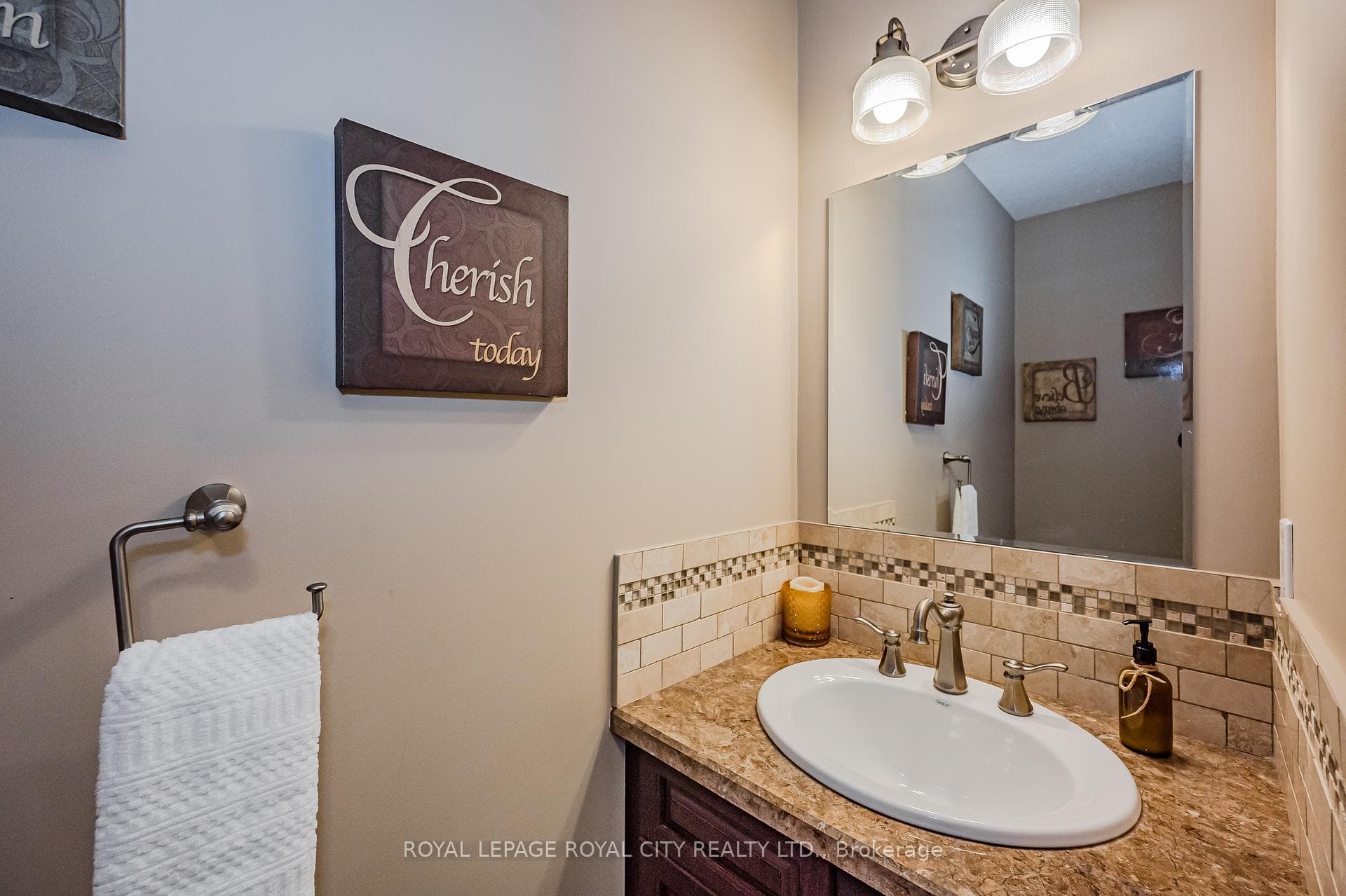 20 Lowes Road photo 8