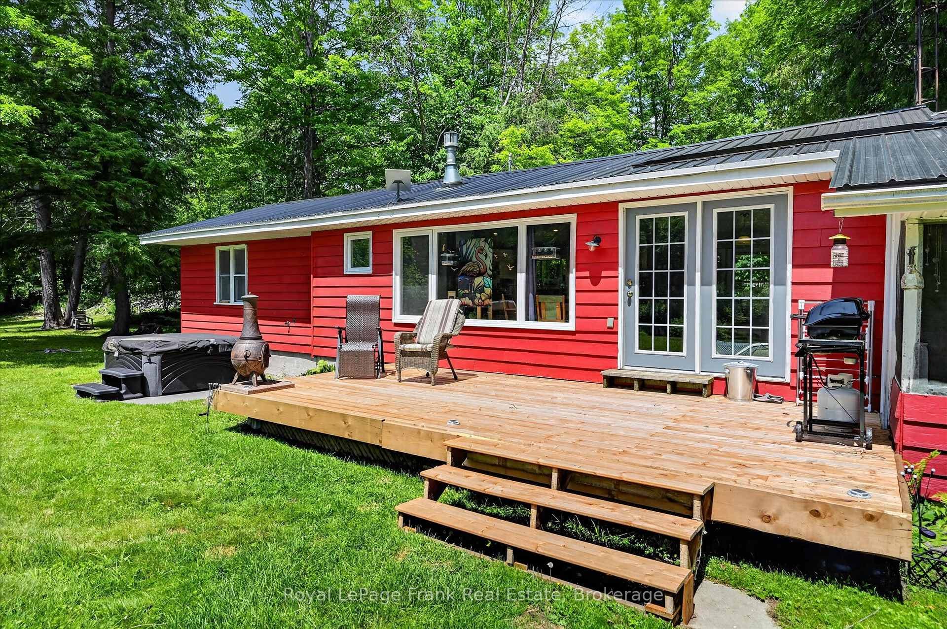 280 Edwina Drive photo 4