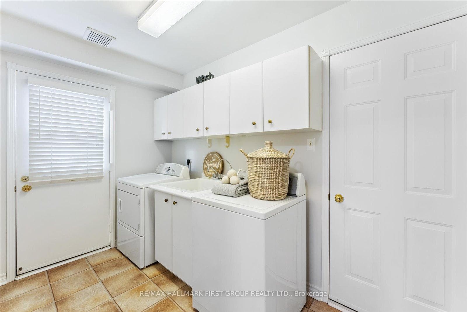 107 Erickson Drive photo 8