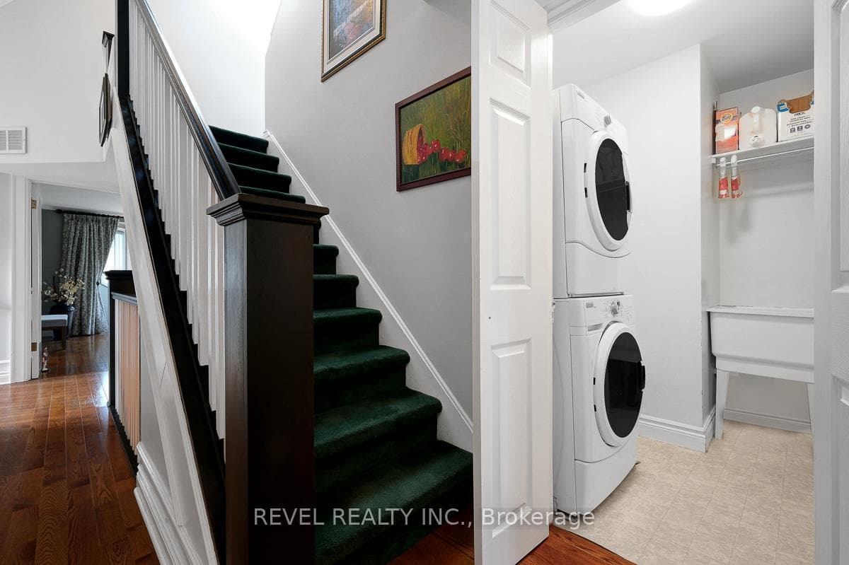 381 Third Avenue photo 34