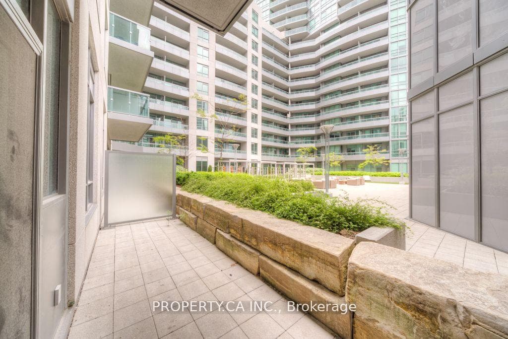 25 Lower Simcoe Street Unit 205 photo 1