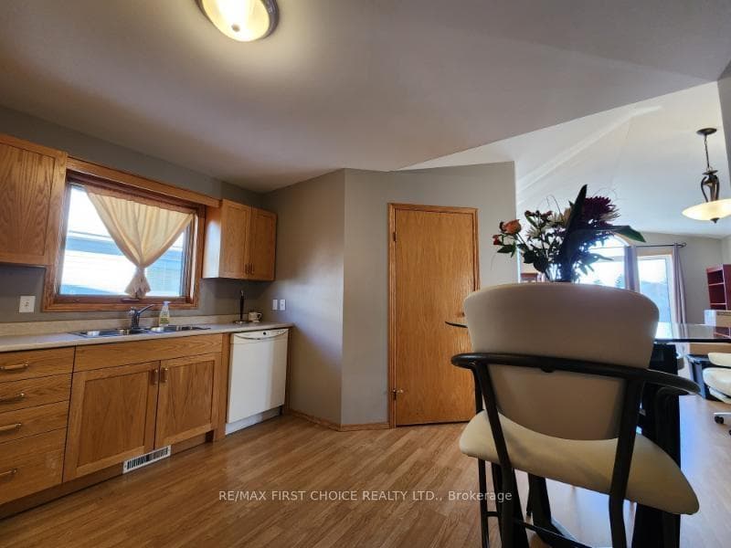 735 Porcupine Boulevard photo 5