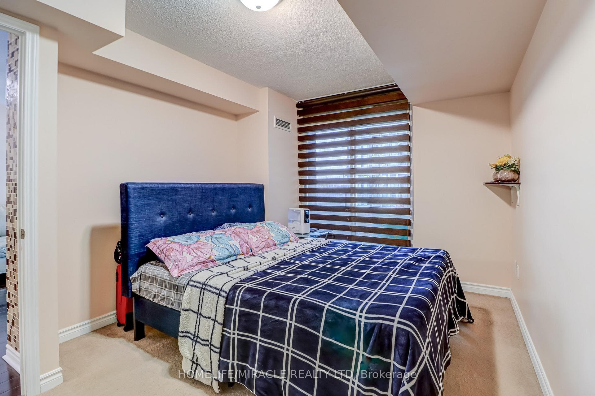 335 Rathburn Road Unit 1002 photo 6