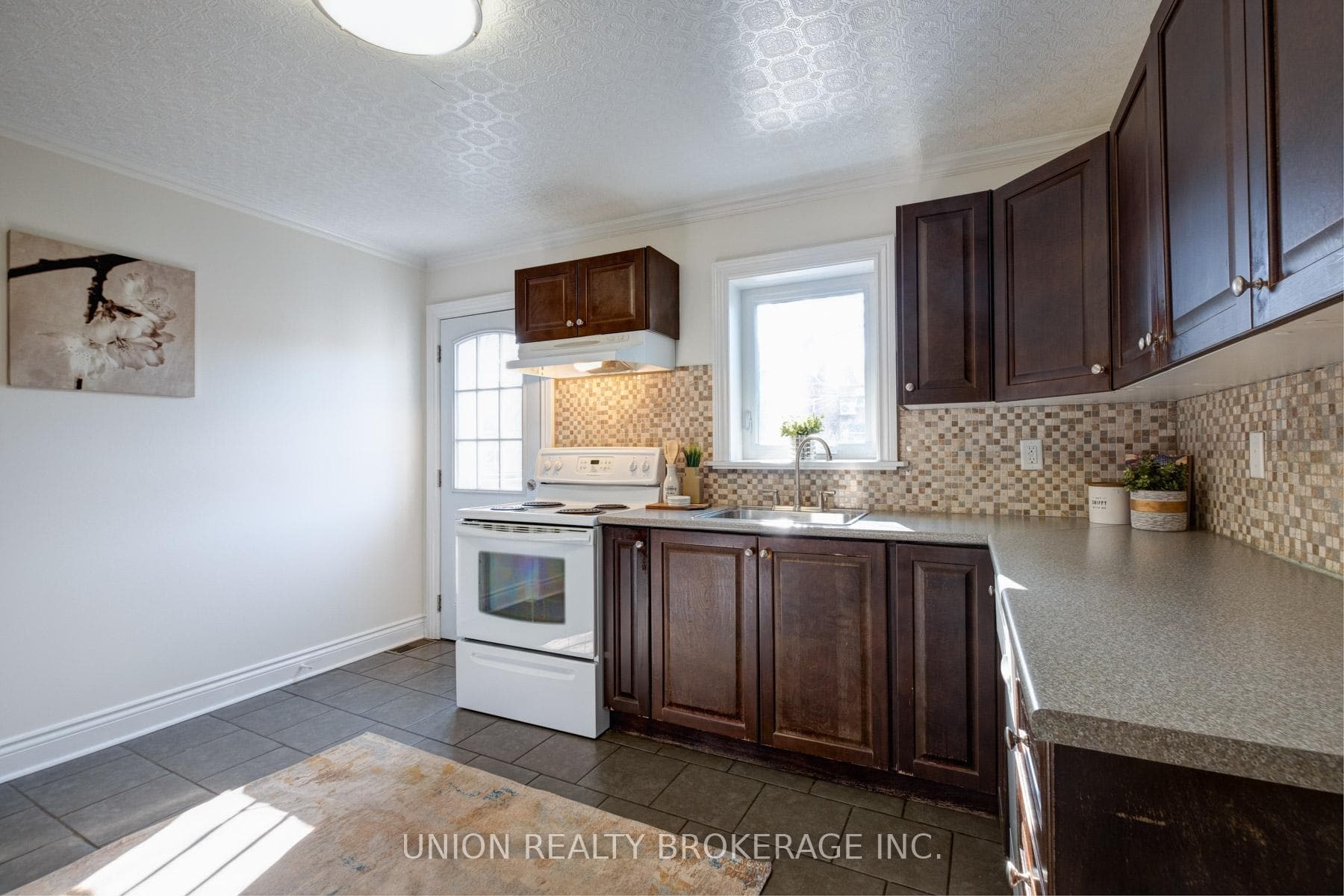 530 Victoria Park Avenue photo 11
