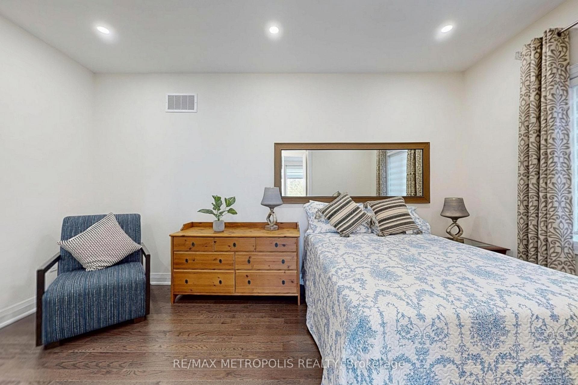 163 Ballantyne Boulevard photo 42