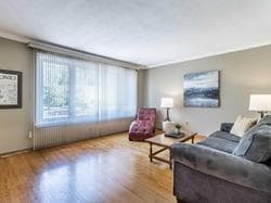8 Cheshire Drive photo 3