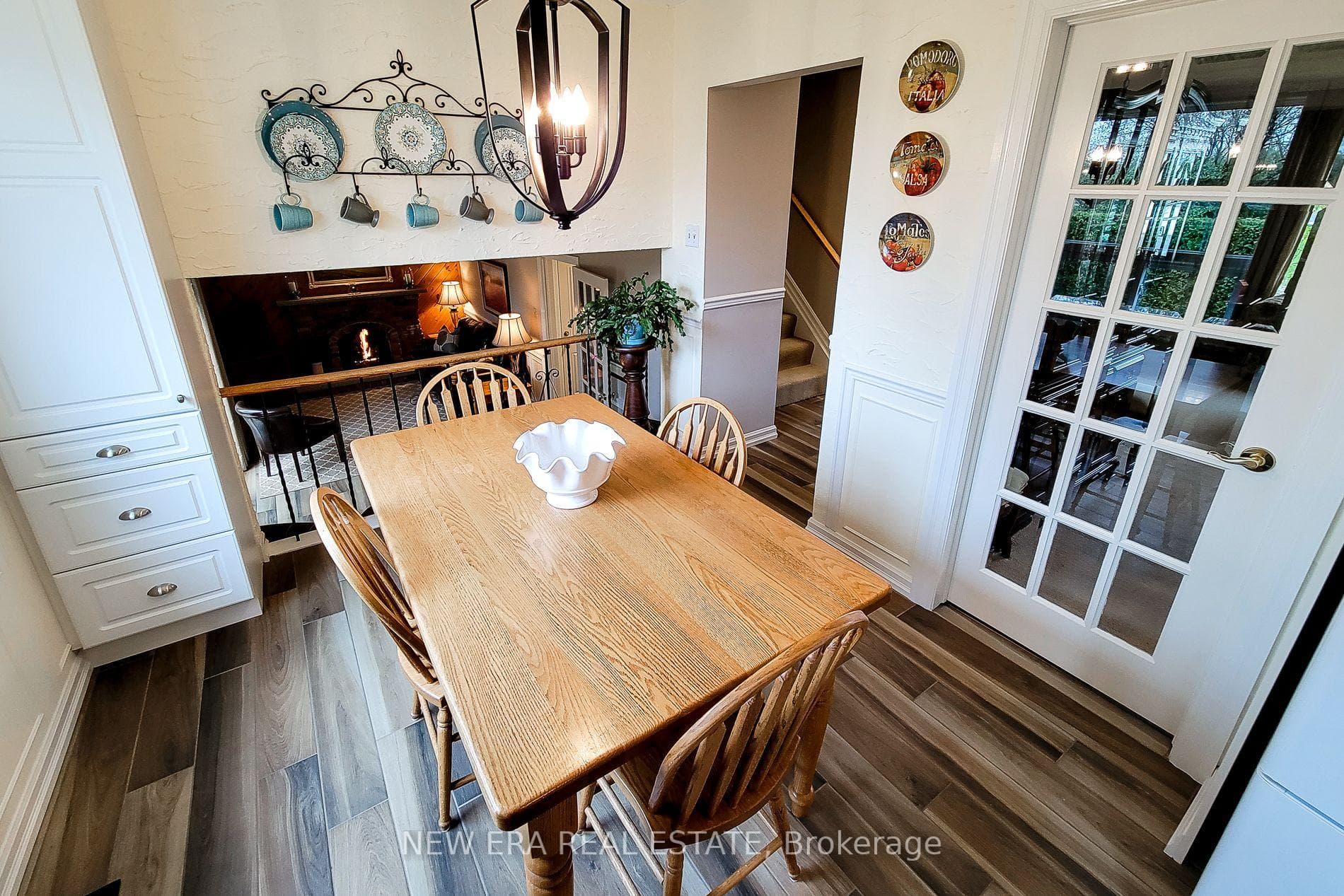 498 Vanguard Crescent photo 16