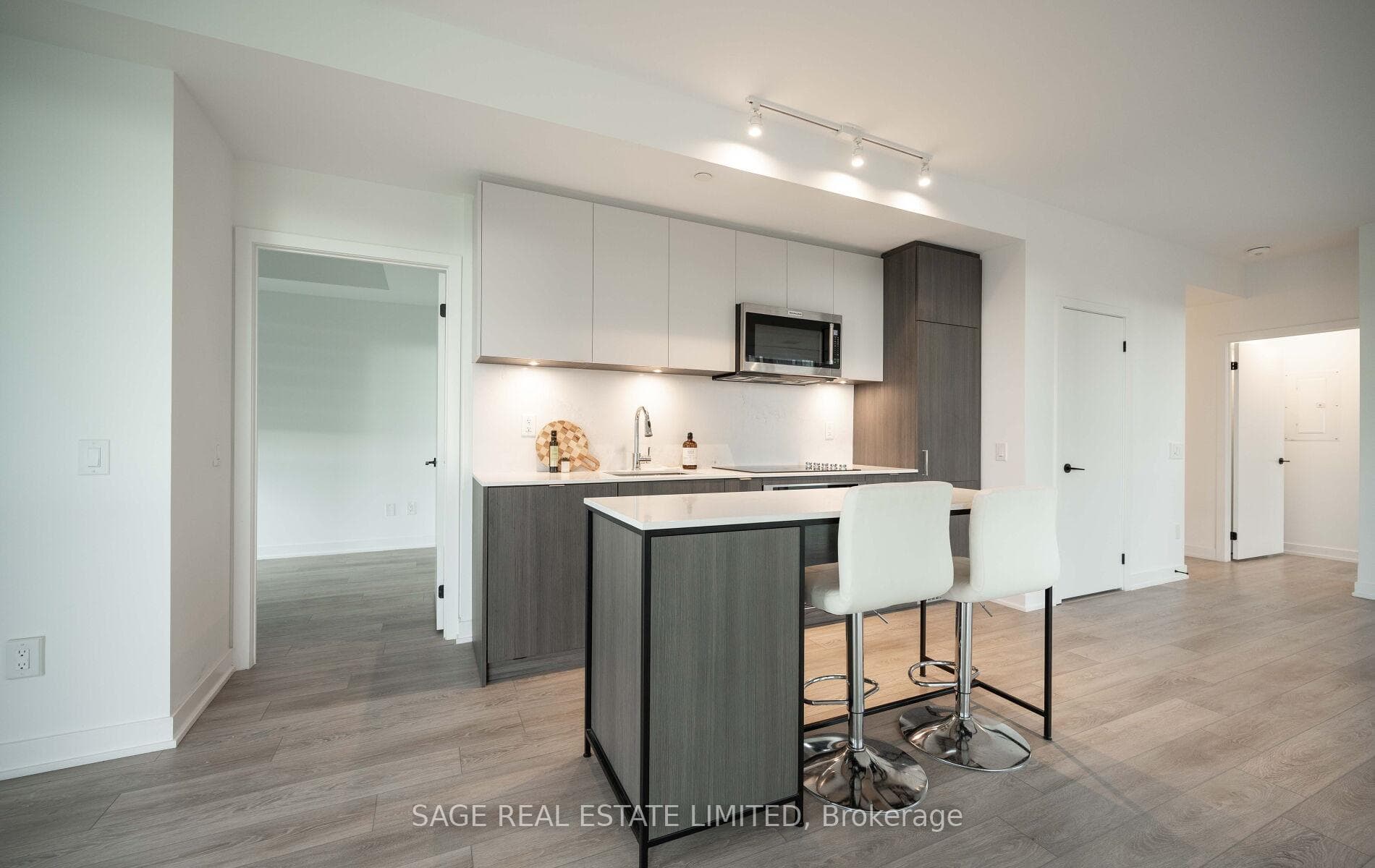 215 Lakeshore Road Unit 330 photo 8