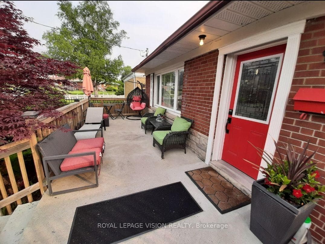52 Ellendale Drive photo 2