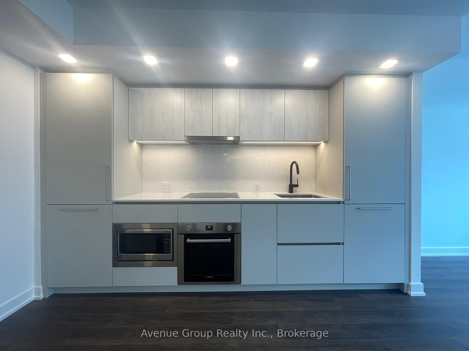 609 Sherbourne Street Unit 1203 photo 1