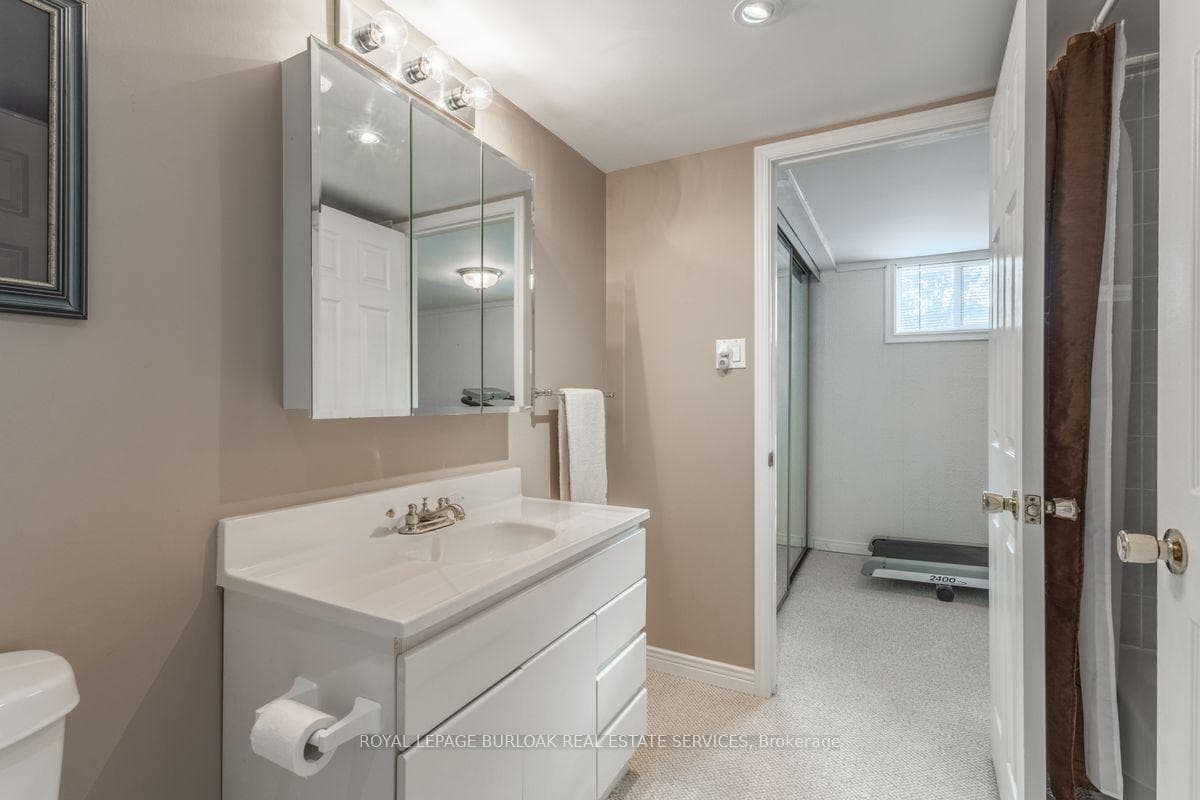 2326 Redfern Road photo 26