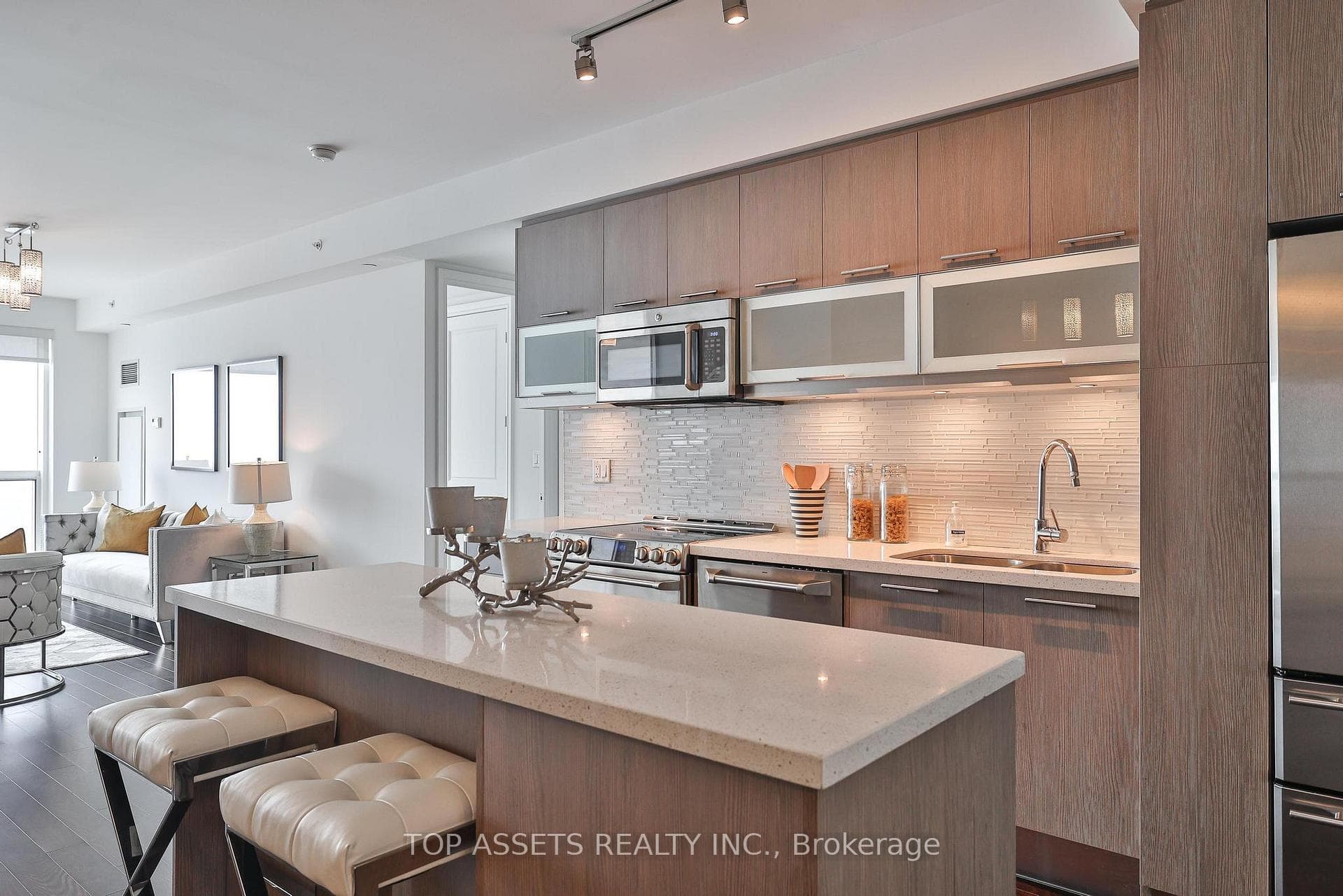 388 Yonge Street Unit 6609 photo 16