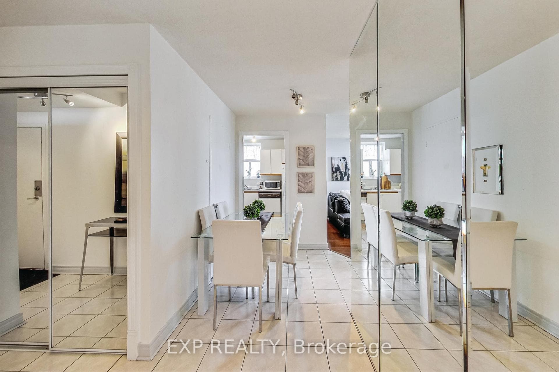 3559 Eglinton Avenue Unit 810 photo 9