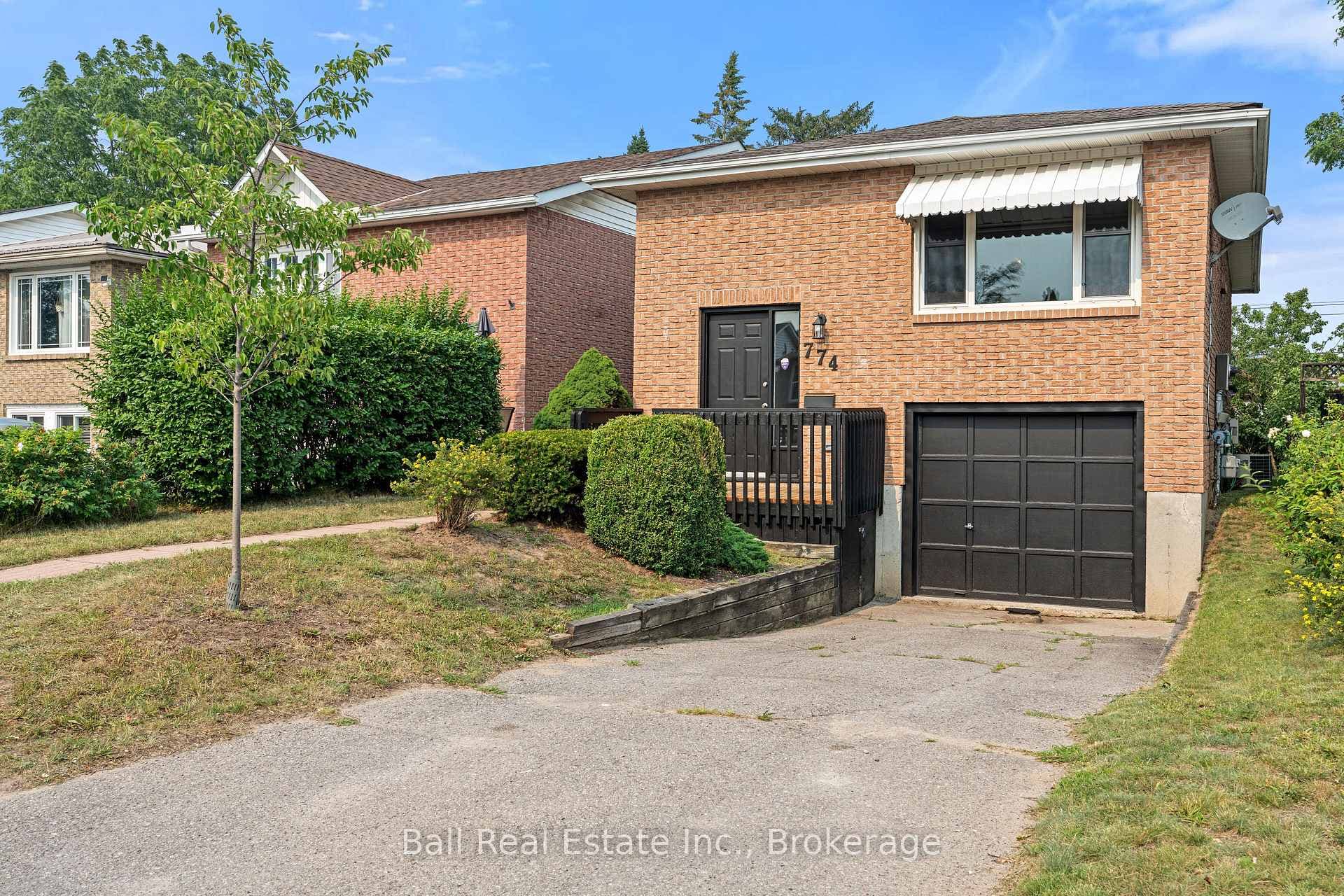774 Mountain Ash Road photo 4