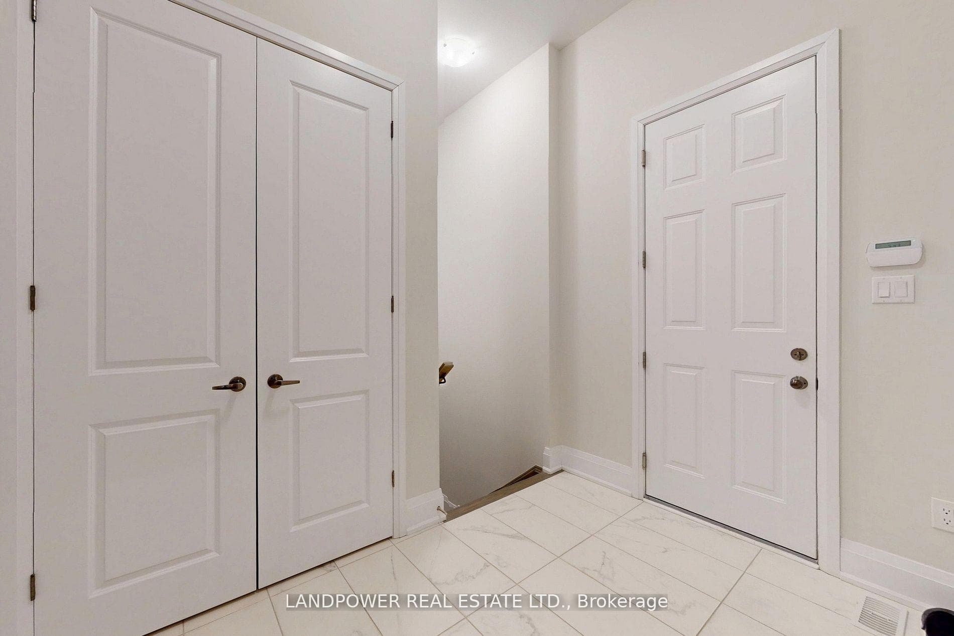 52 Klees Crescent photo 15