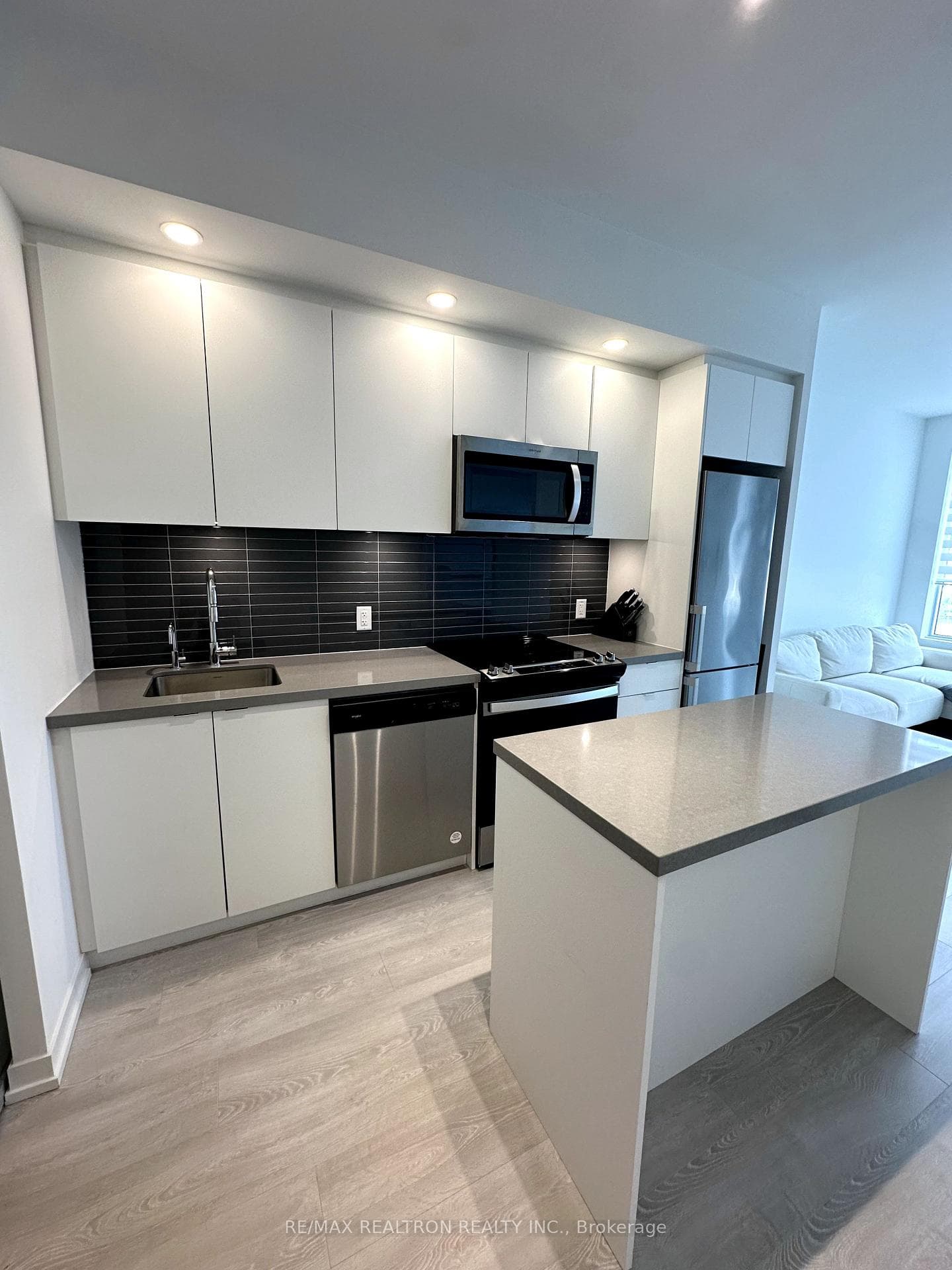 8868 Yonge Street Unit 818E photo 2