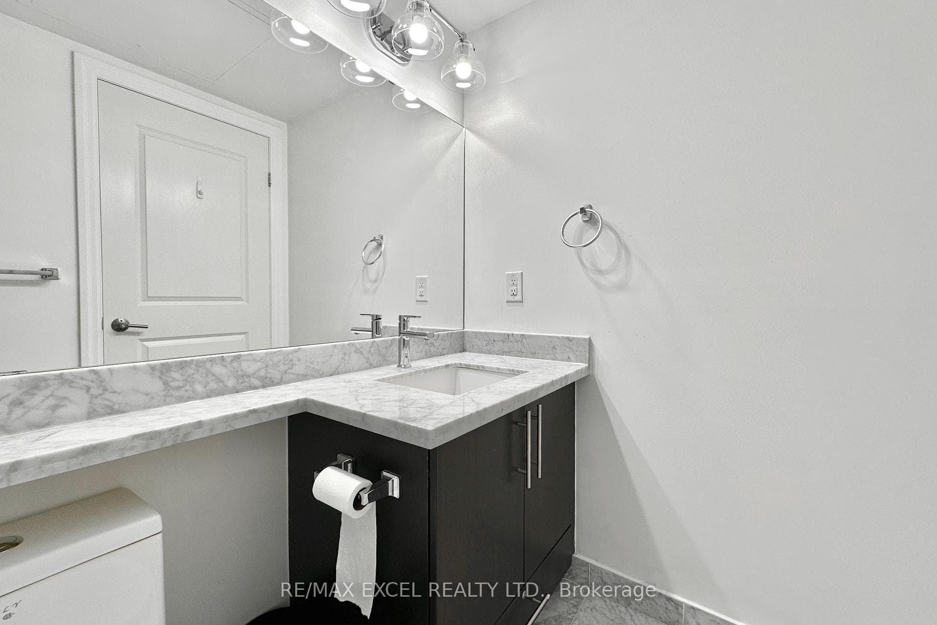 57 Upper Duke Crescent Unit 316 photo 16