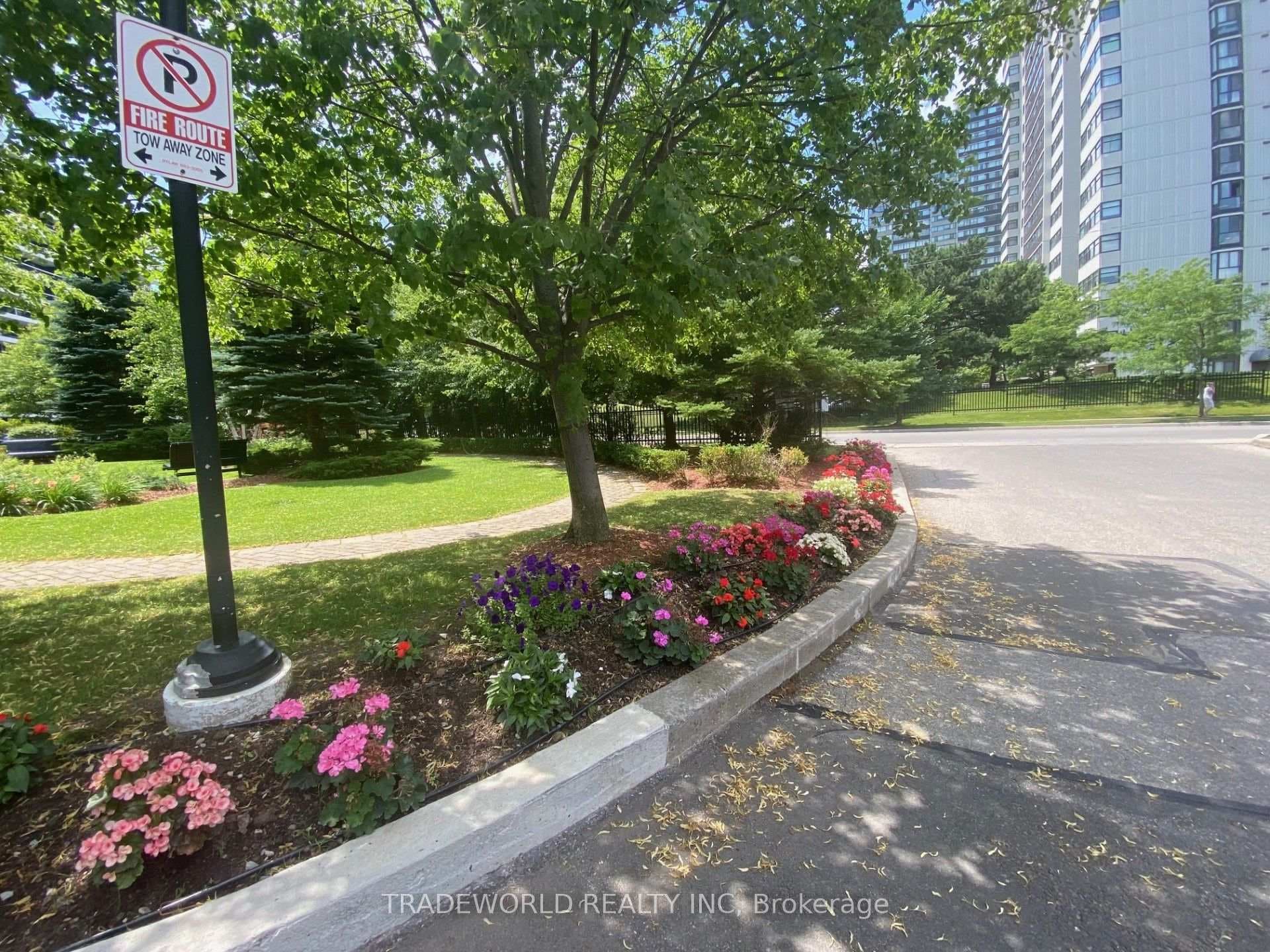 135 Antibes Drive Unit 1506 photo 1