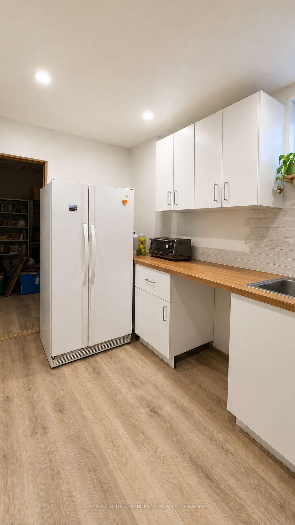 328 Woodsworth Road Unit Lower photo 7