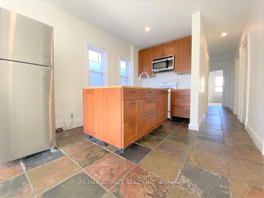 533 Kingston Road photo 47