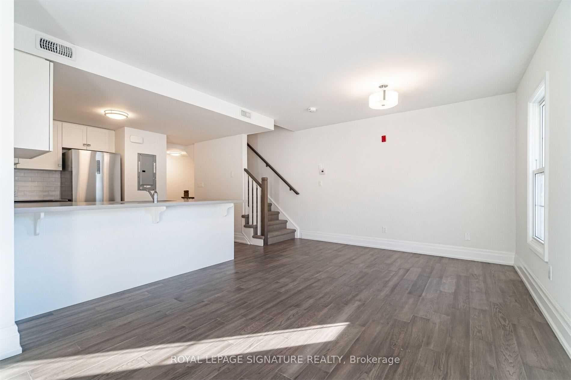 760 Lakeshore Road Unit 202 photo 6
