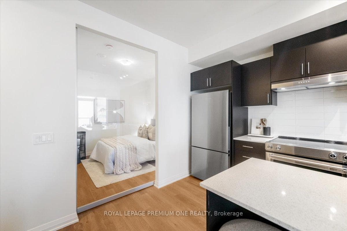 8960 Jane Street Unit 2102 photo 12