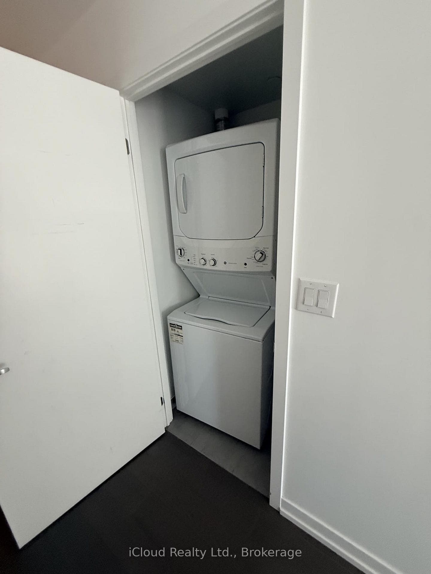 2520 Eglinton Avenue Unit 621 photo 5