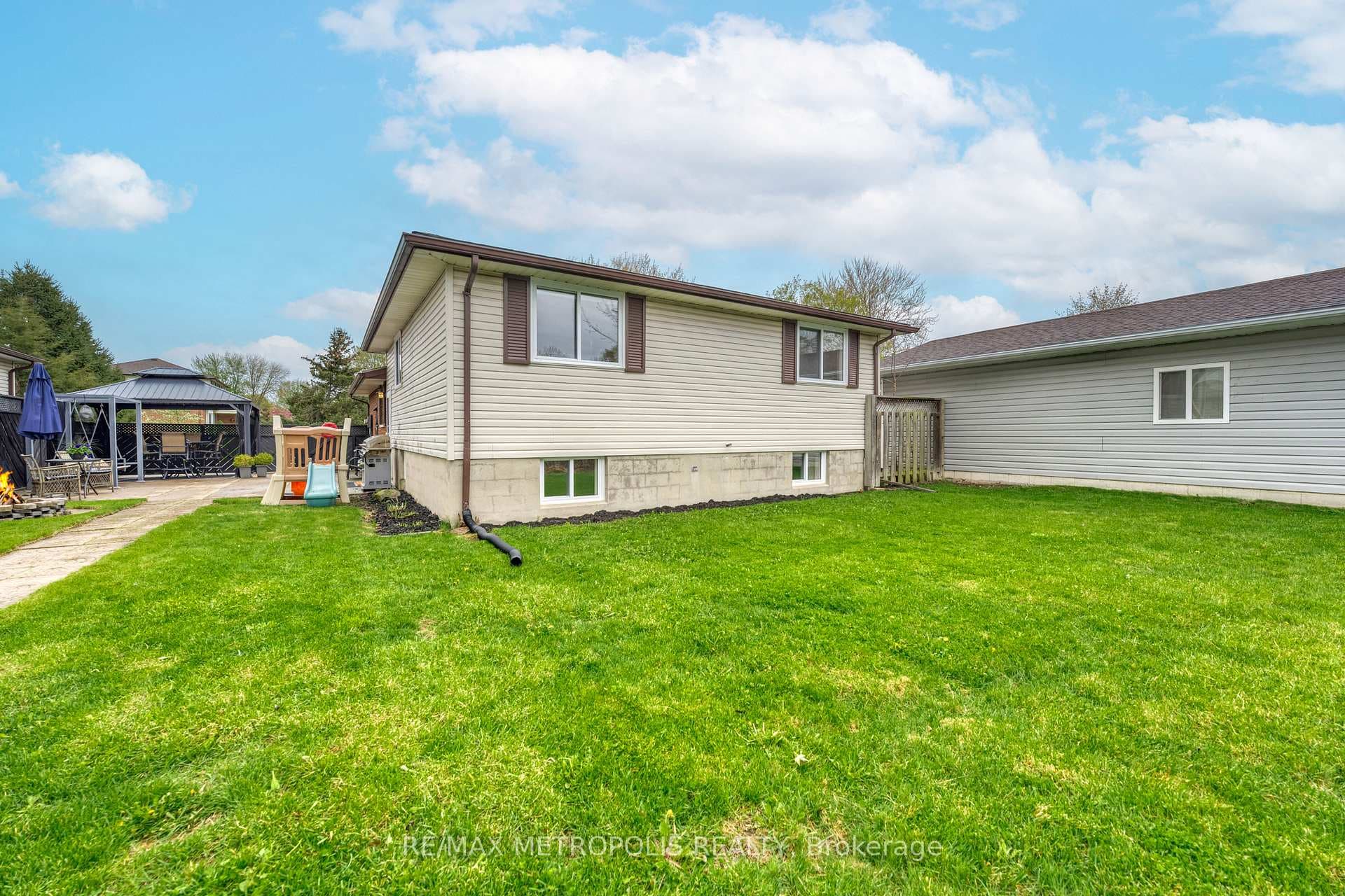 485 Bentinck Drive photo 36