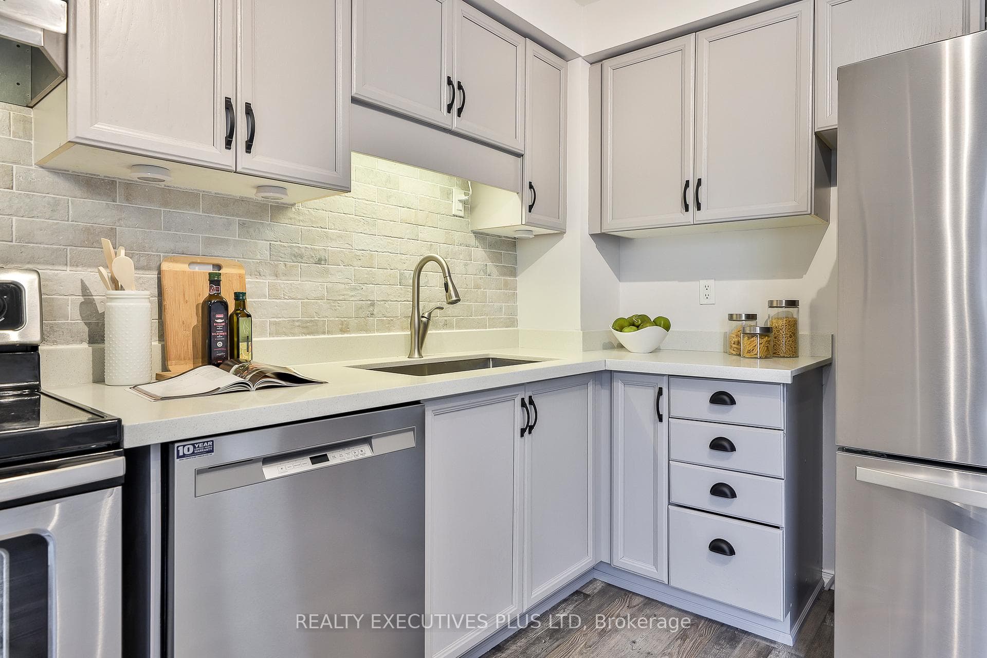 Large sink and undermount lights