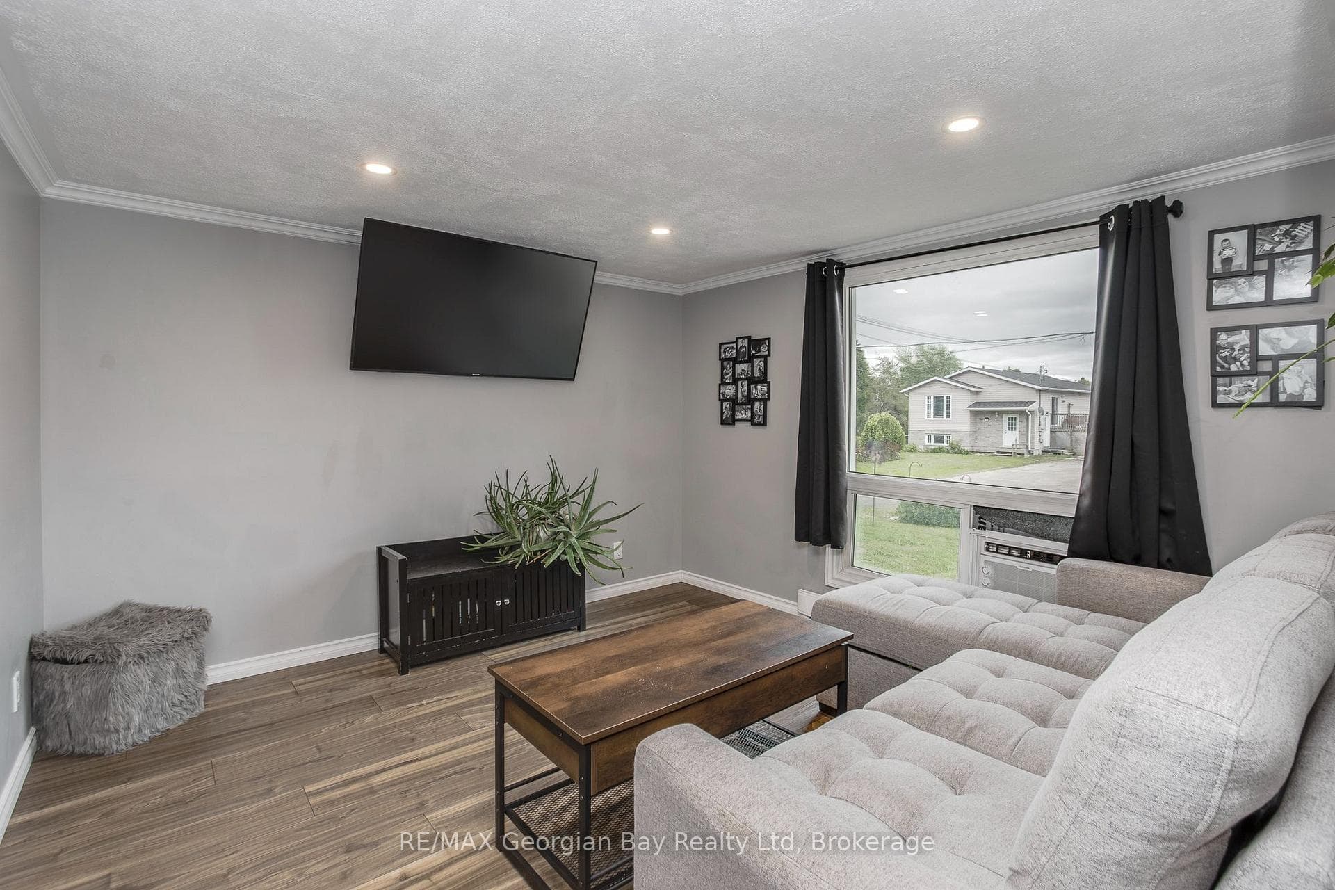 350 McNicoll Street photo 10