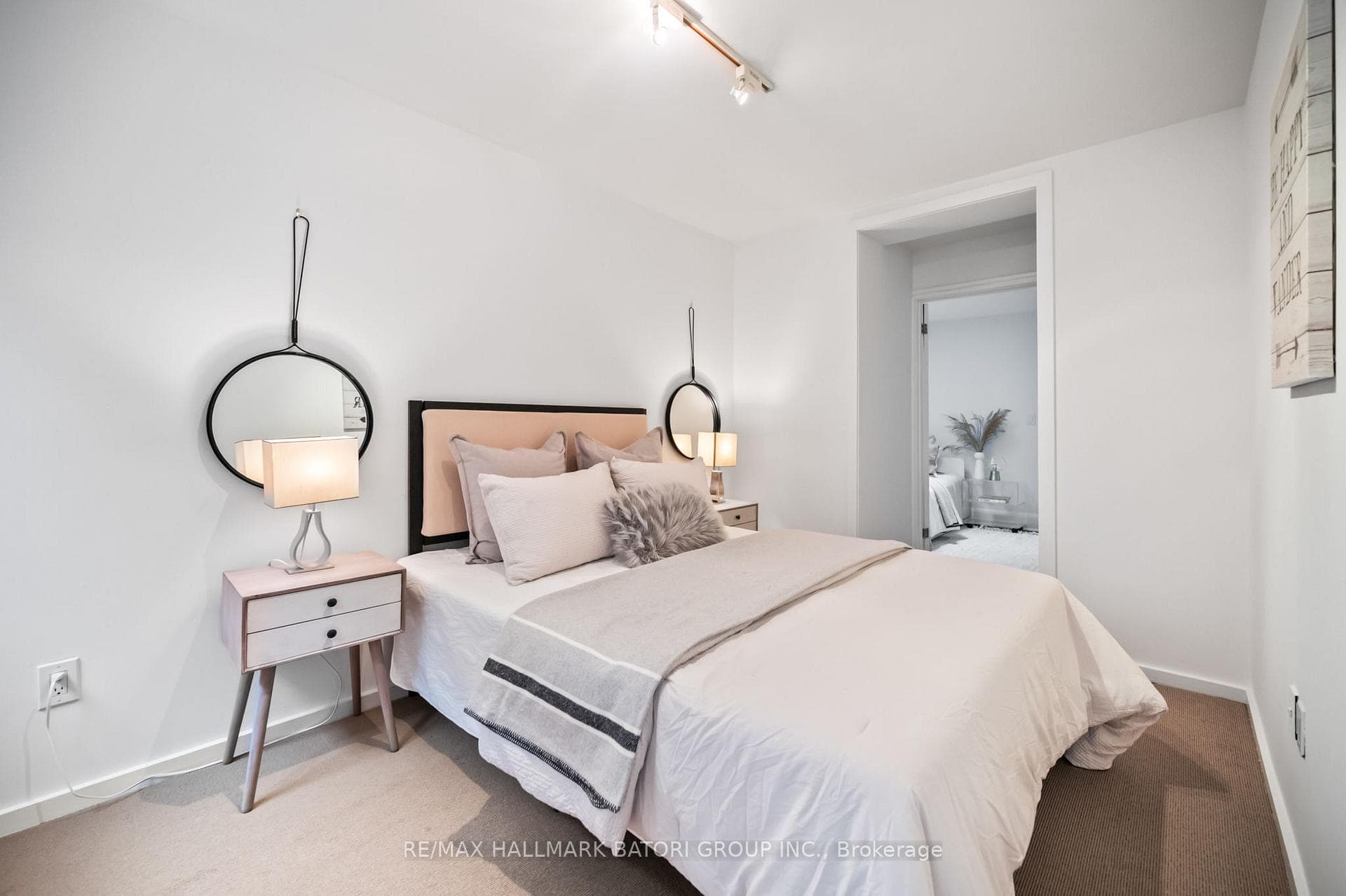 94 Castlewood Road photo 20