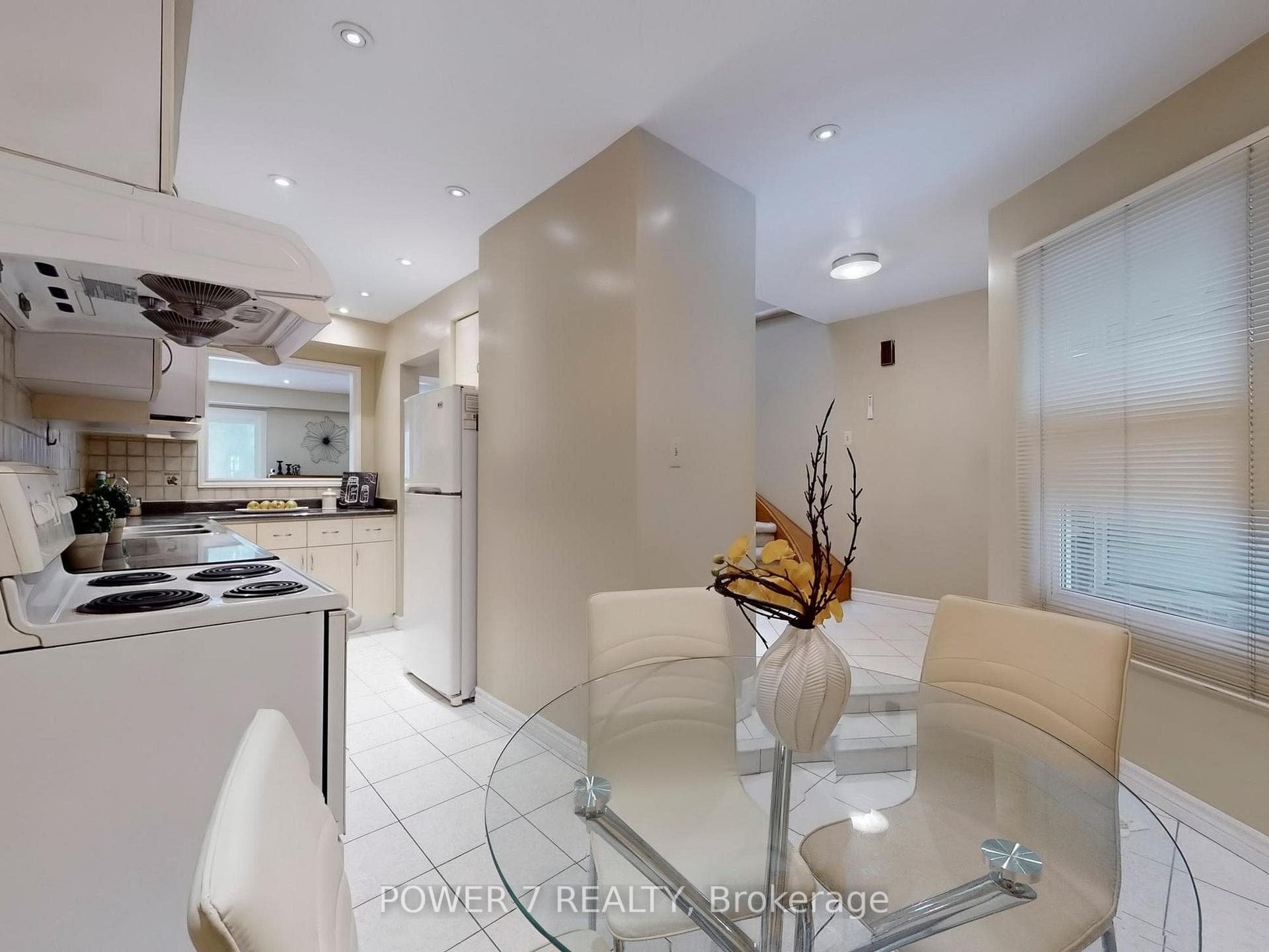 114 SANDYHOOK Square photo 16