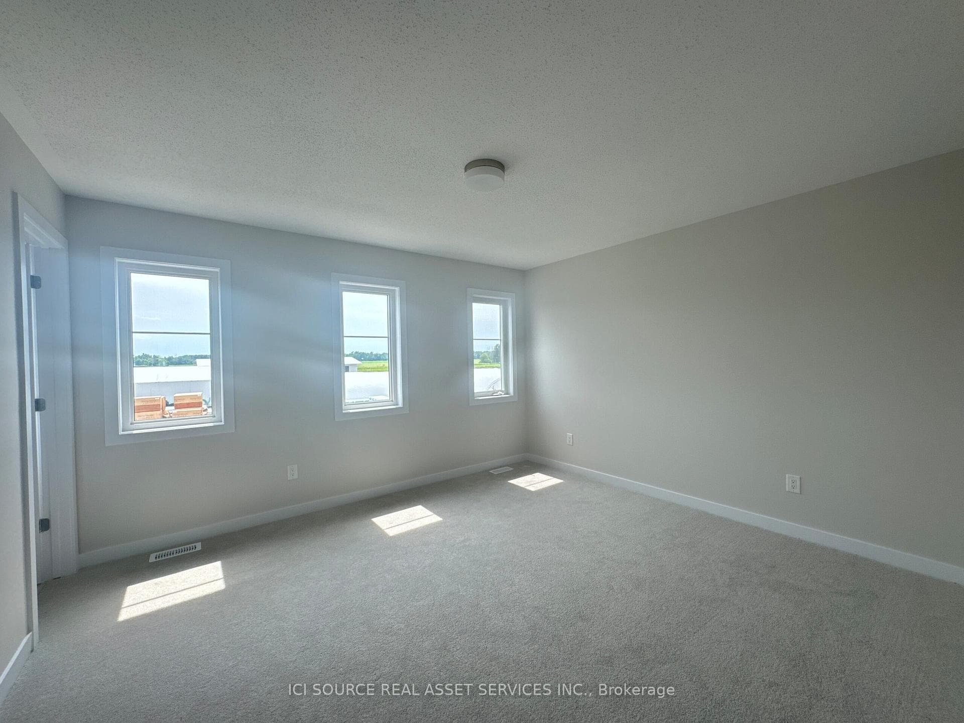 515 Oldenburg Avenue photo 16