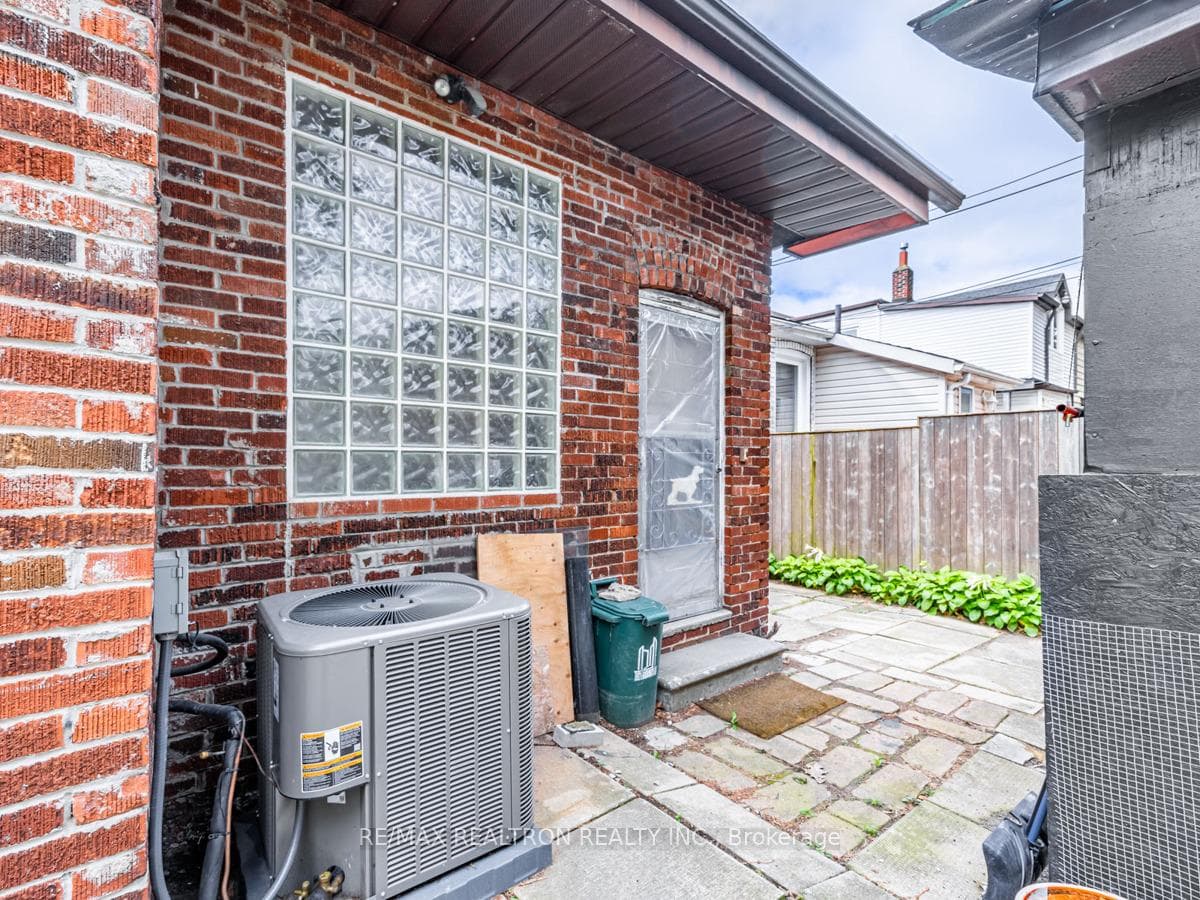 234 Queensdale Avenue photo 17