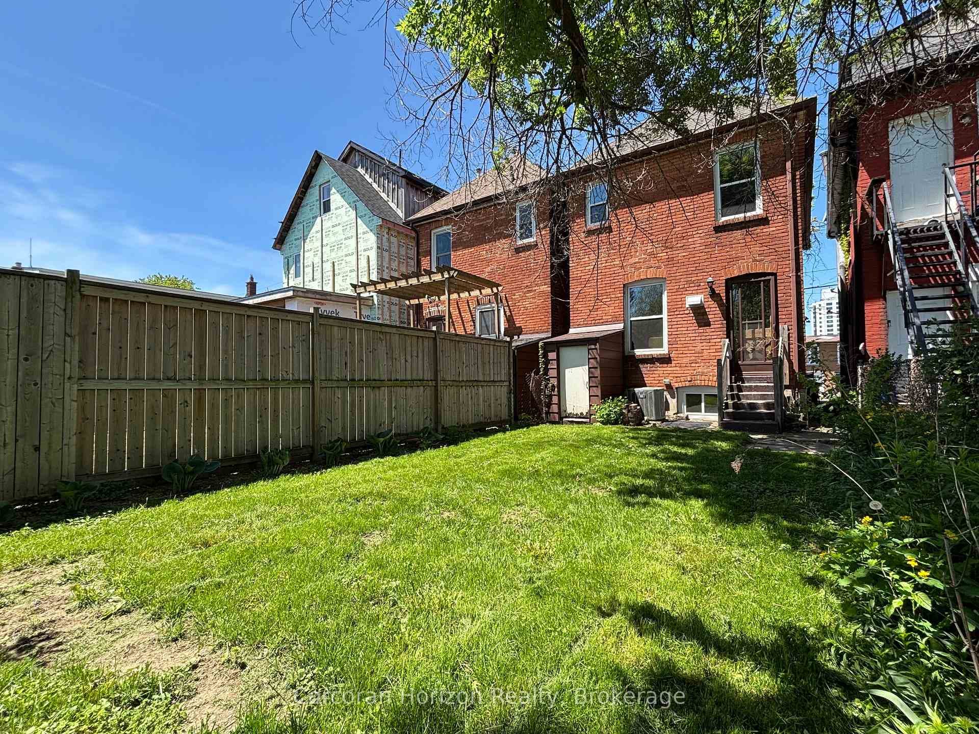 520 John Street photo 39